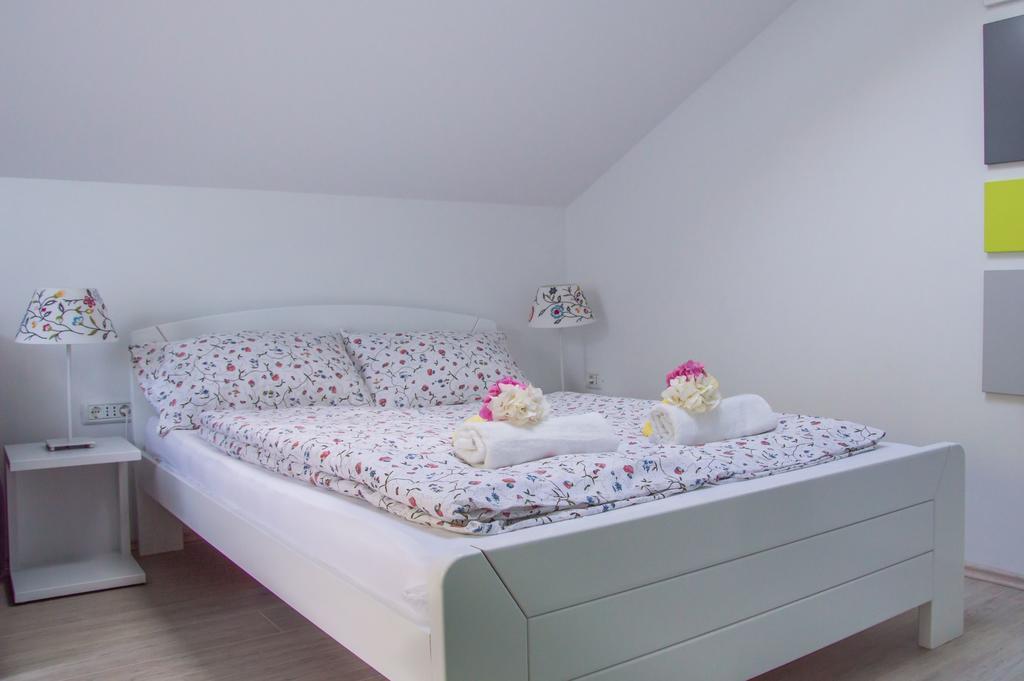 Apartments Punta By Sea Умаг Екстериор снимка